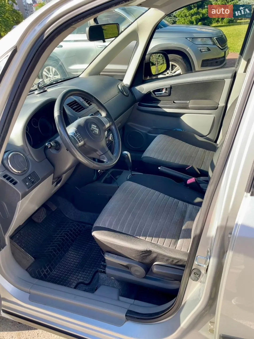 2010 Suzuki SX4 - мініатюра 5