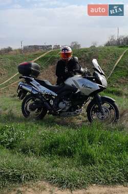 Мотоцикл Туризм Suzuki V-Strom 650 2004 в 