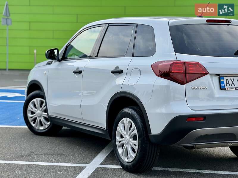 Внедорожник / Кроссовер Suzuki Vitara 2023 в Киеве