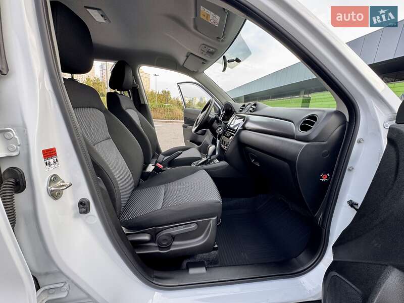 Внедорожник / Кроссовер Suzuki Vitara 2023 в Киеве
