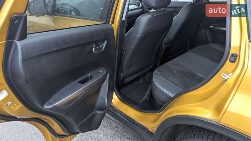 Позашляховик / Кросовер Suzuki Vitara 2020 в Львові