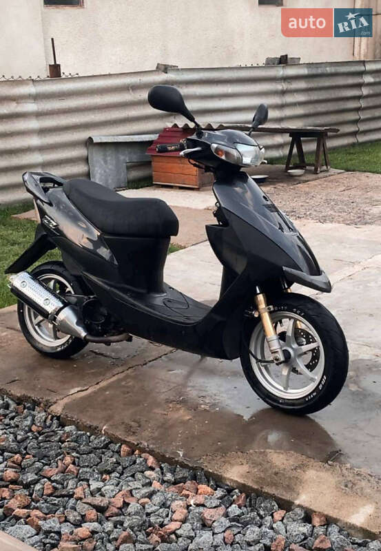 Скутер Suzuki ZZ 50 2005 в  фото Скутер Suzuki ZZ 50 2005 в
