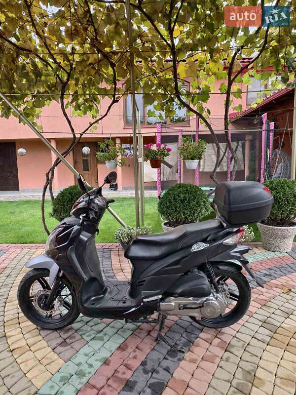 Скутер Sym Symphony SR 150 2015 в Тячеве Скутер Sym Symphony SR 150 2015 в Тячеве