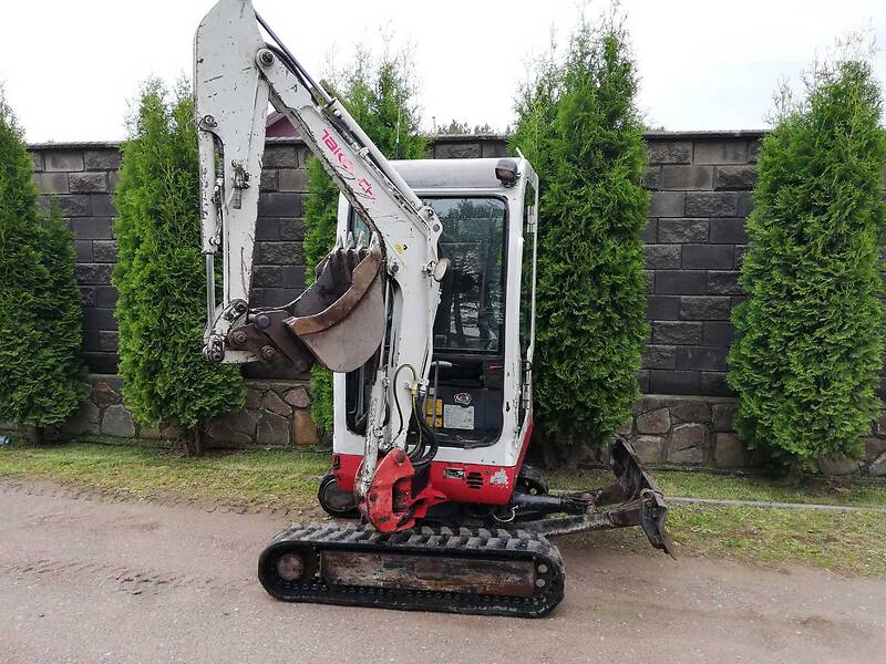 Эвакуатор Takeuchi TB 2010 в 
