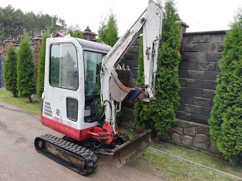 Евакуатор Takeuchi TB 2010 в Сарнах