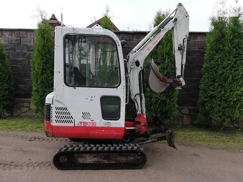 Евакуатор Takeuchi TB 2010 в Сарнах