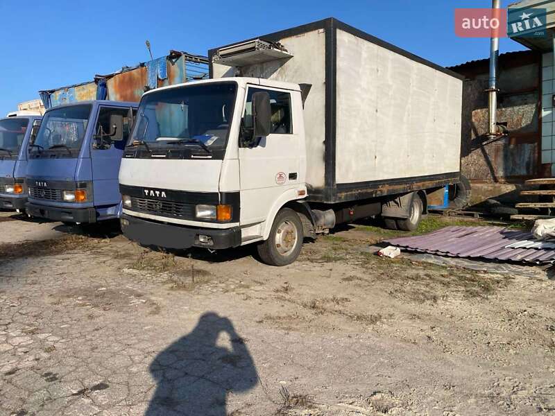 Грузовой фургон TATA LPT 2009 в Ровно