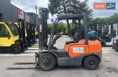 Вилочний навантажувач TCM FG 2010 в Києві