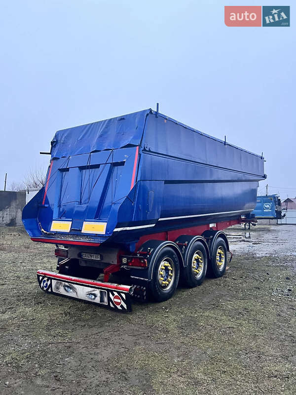 Бортовий напівпричіп Tecnokar T3-SP38 2003 в Умані