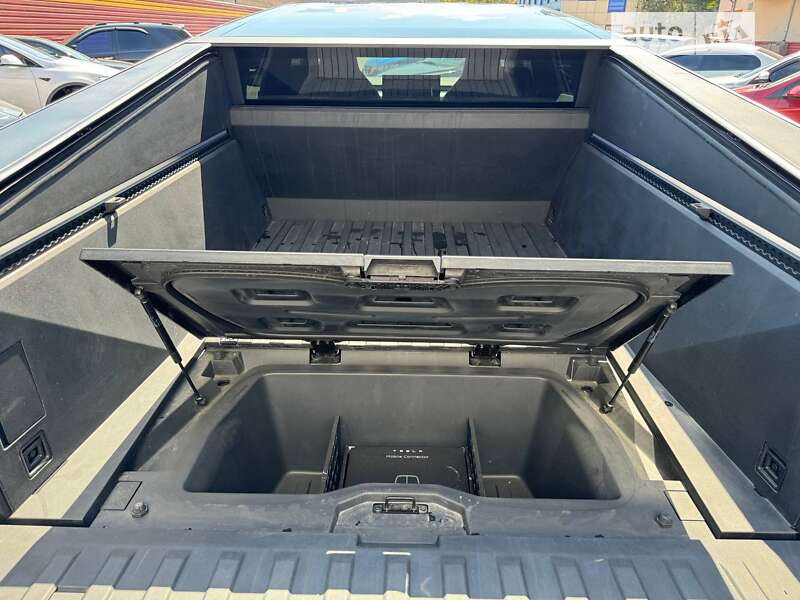 Пикап Tesla Cybertruck 2024 в Киеве