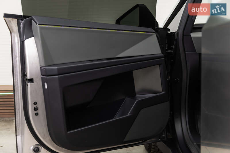 Пикап Tesla Cybertruck 2024 в Мукачево