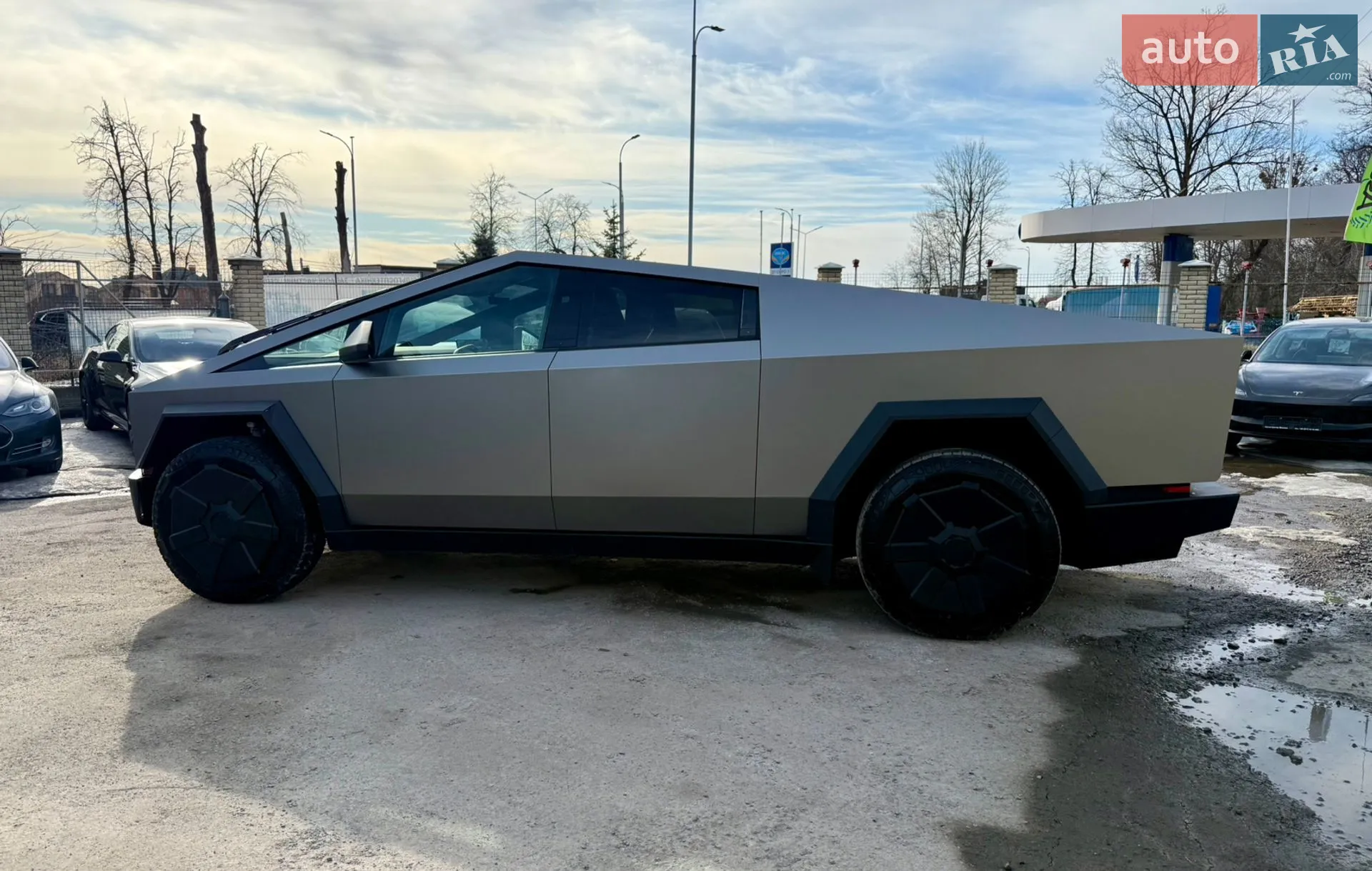 2024 Tesla Cybertruck - мініатюра 16