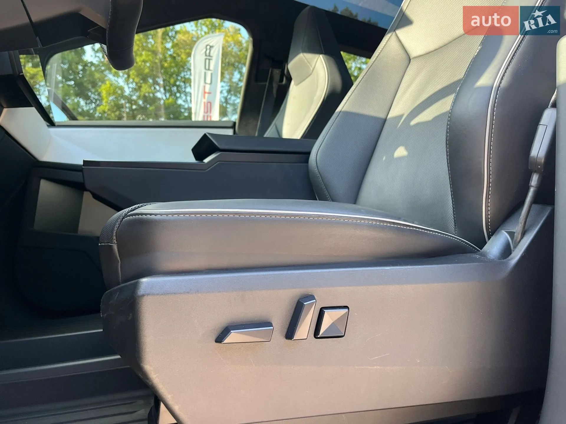 2024 Tesla Cybertruck - мініатюра 22