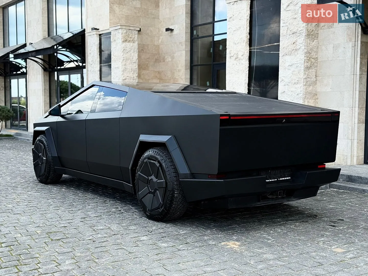 2024 Tesla Cybertruck - мініатюра 12