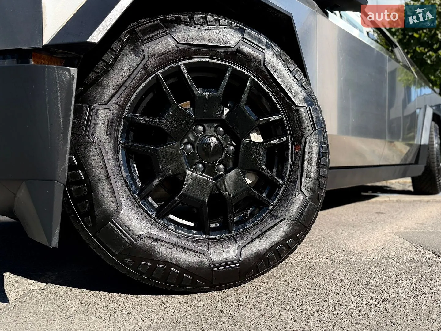 2024 Tesla Cybertruck - мініатюра 3