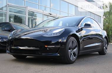 Седан Tesla Model 3 2018 в Киеве