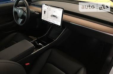 Лифтбек Tesla Model 3 2019 в Киеве