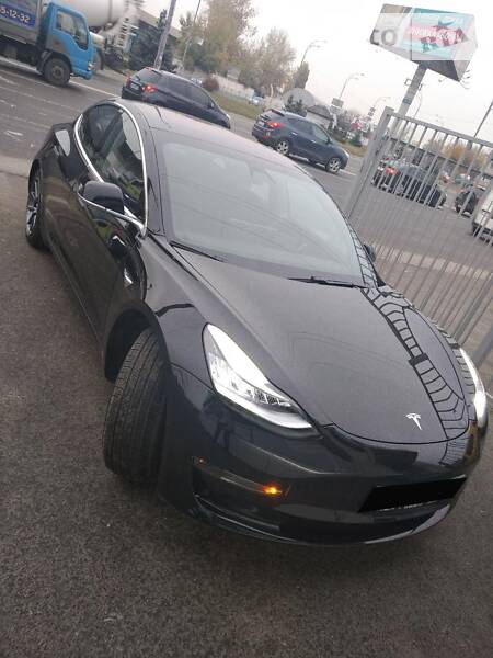 Седан Tesla Model 3 2018 в Києві