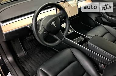 Хетчбек Tesla Model 3 2018 в 
