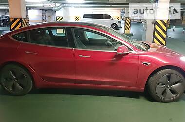 Седан Tesla Model 3 2018 в Києві