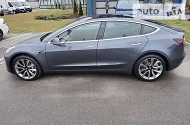 Хэтчбек Tesla Model 3 2019 в Киеве