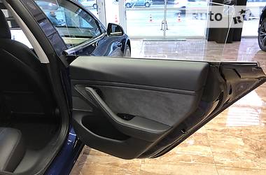 Седан Tesla Model 3 2018 в 