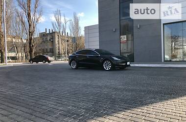 Седан Tesla Model 3 2018 в 