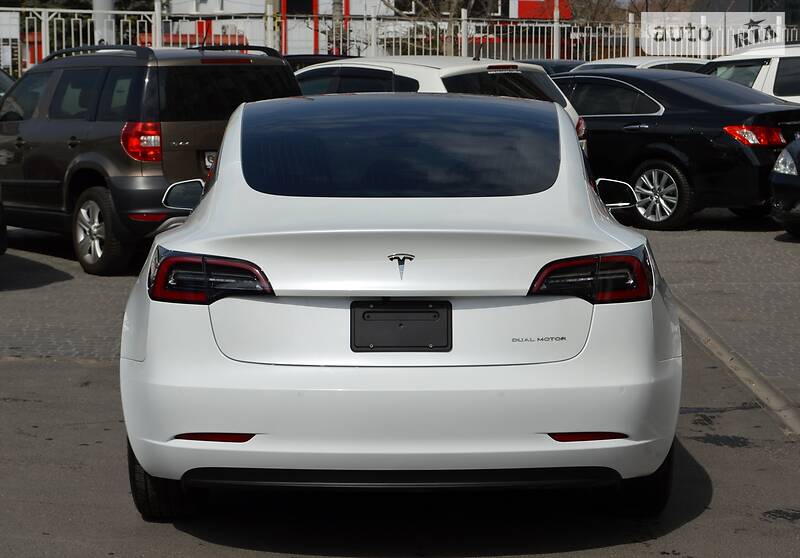 Седан Tesla Model 3 2019 в Одесі