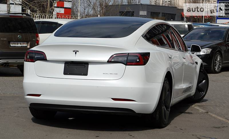 Седан Tesla Model 3 2019 в Одесі