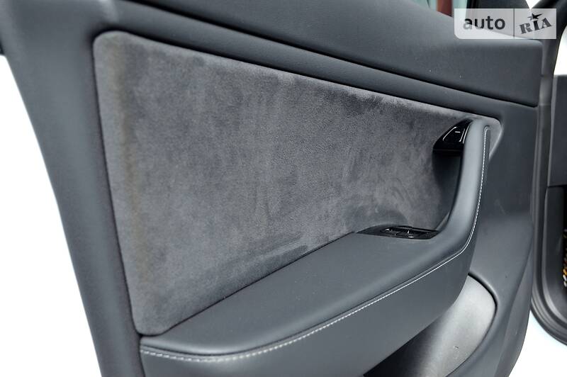 Седан Tesla Model 3 2019 в Одесі