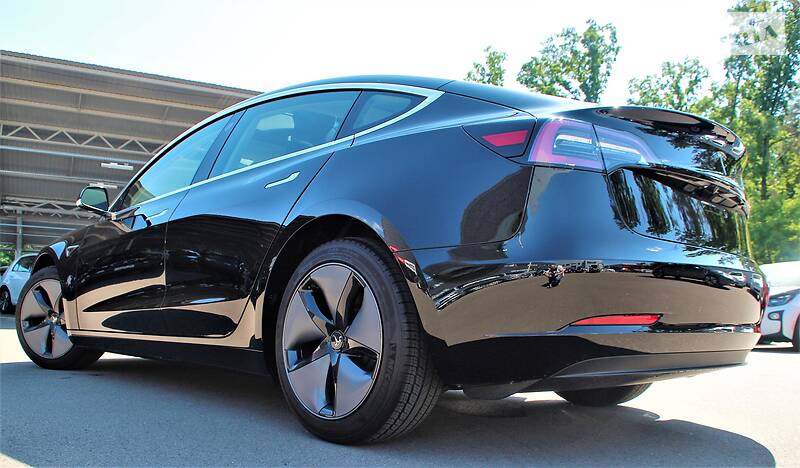Седан Tesla Model 3 2019 в Києві