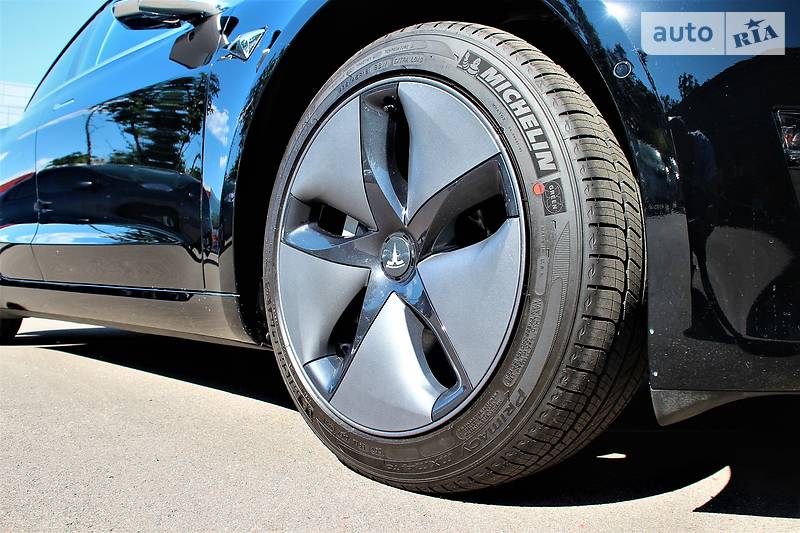 Седан Tesla Model 3 2019 в Києві