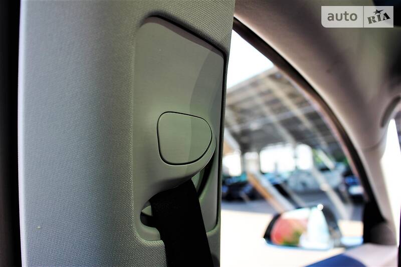 Седан Tesla Model 3 2019 в Києві