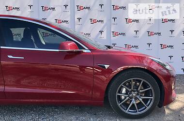 Седан Tesla Model 3 2018 в Киеве