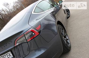 Седан Tesla Model 3 2018 в 