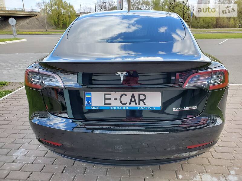 Седан Tesla Model 3 2019 в Києві