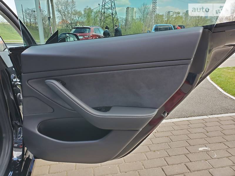 Седан Tesla Model 3 2019 в Києві