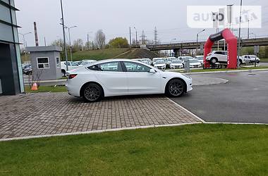 Седан Tesla Model 3 2019 в Киеве