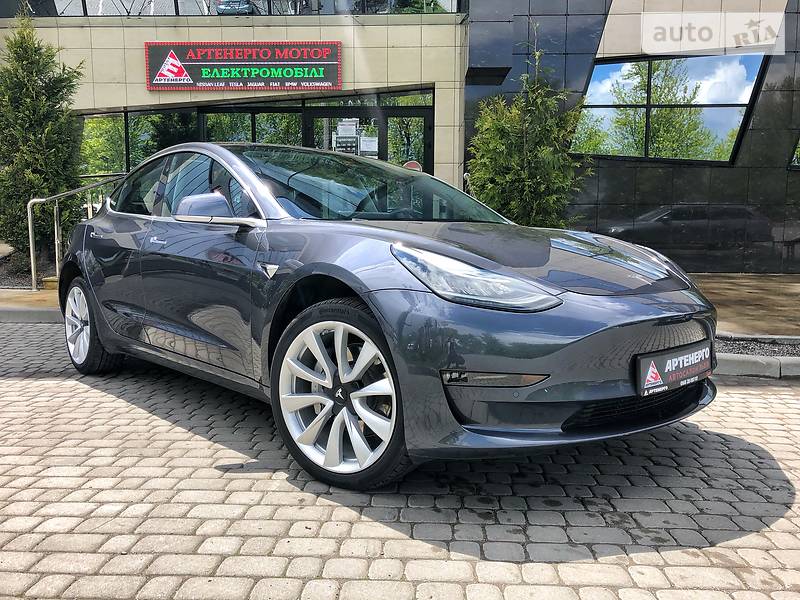 Хэтчбек Tesla Model 3 2018 в Львове