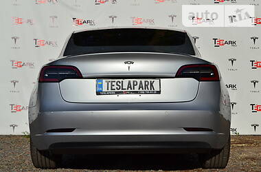 Лифтбек Tesla Model 3 2018 в Киеве