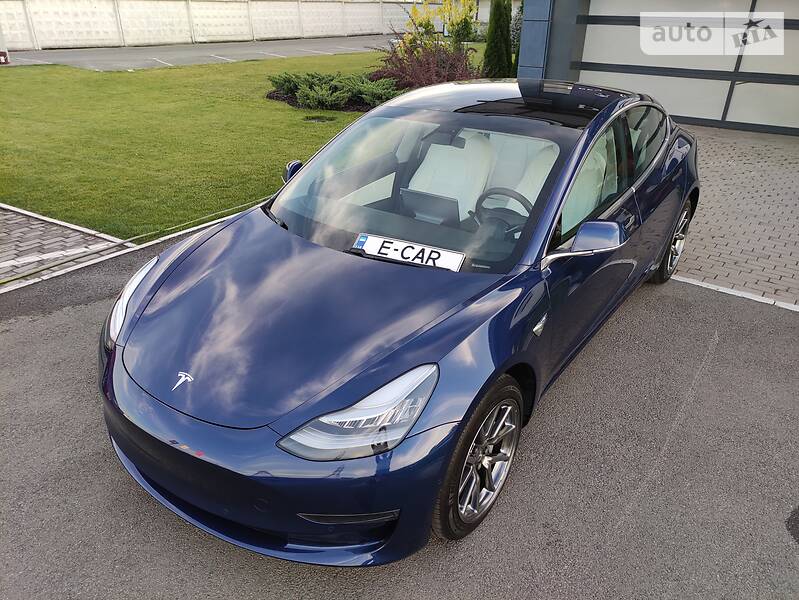 Седан Tesla Model 3 2019 в Києві