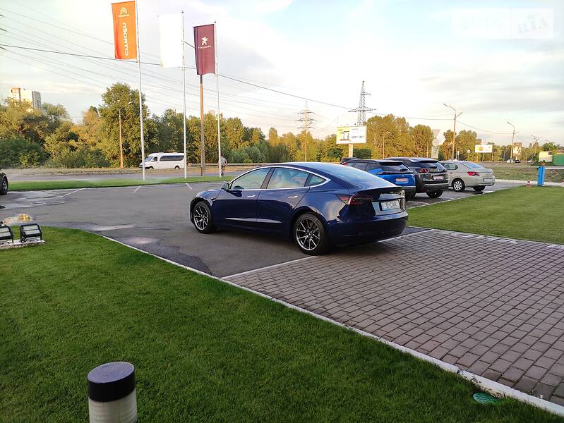 Седан Tesla Model 3 2019 в Києві