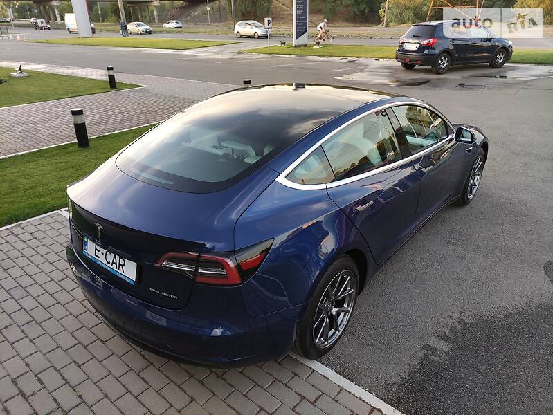 Седан Tesla Model 3 2019 в Києві