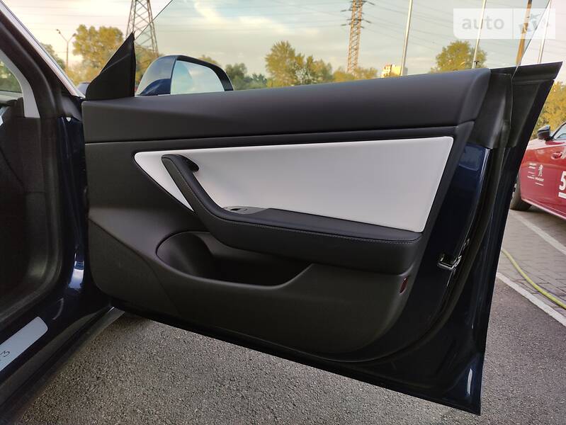 Седан Tesla Model 3 2019 в Києві