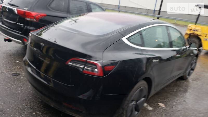 Седан Tesla Model 3 2019 в Киеве