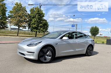 Седан Tesla Model 3 2019 в Киеве