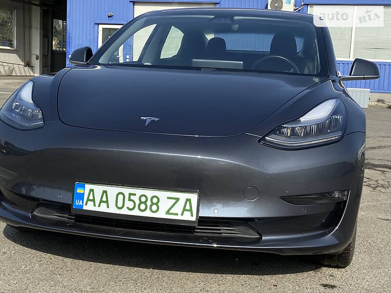 Седан Tesla Model 3 2018 в Киеве