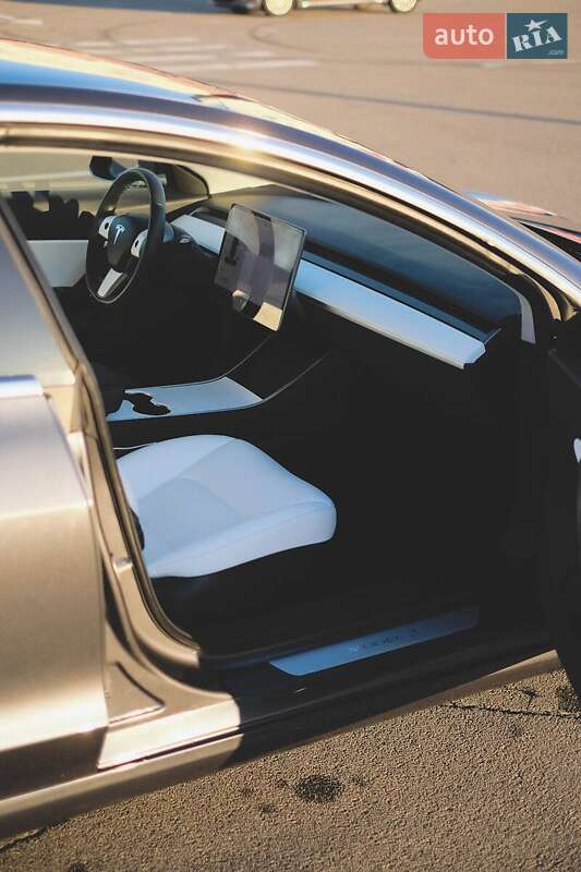 Седан Tesla Model 3 2018 в Киеве фото 16 Седан Tesla Model 3 2018 в Киеве