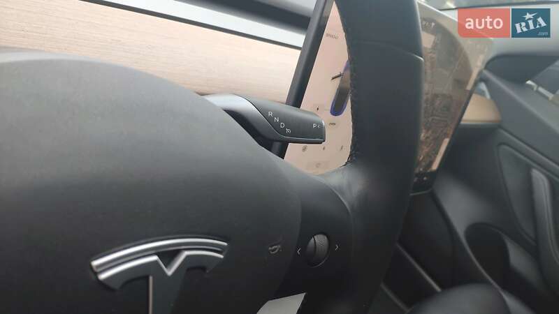 Седан Tesla Model 3 2019 в 