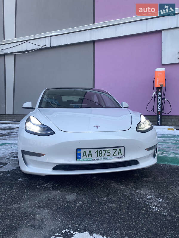Седан Tesla Model 3 2019 в 
